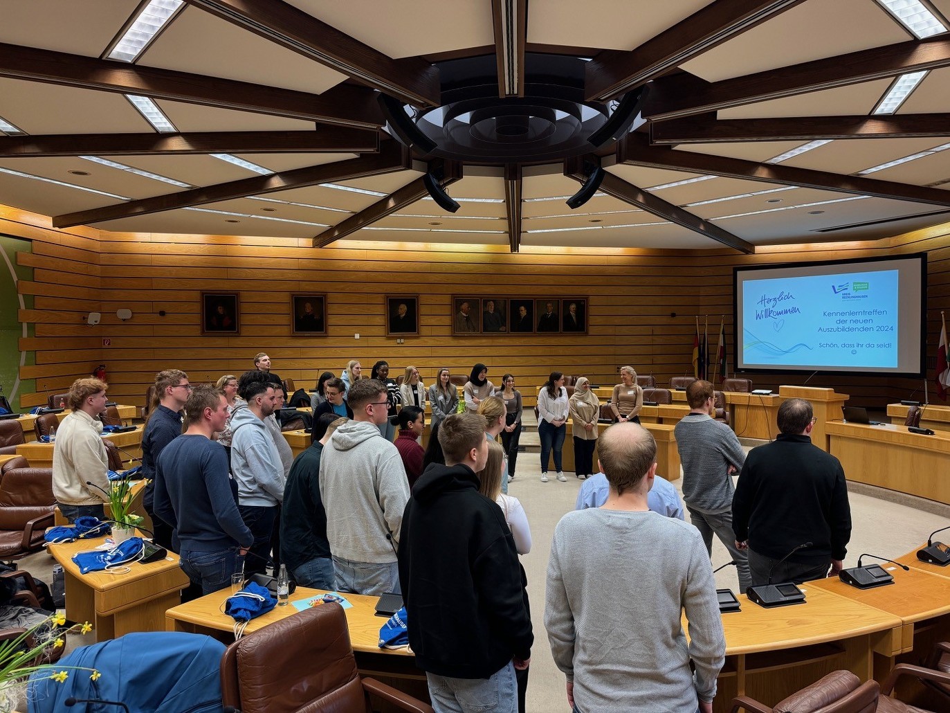 Kennenlerntreffen der neuen Auszubildenden und Studierenden ein paar Monate vor Beginn der Ausbildung im Kreishaus.