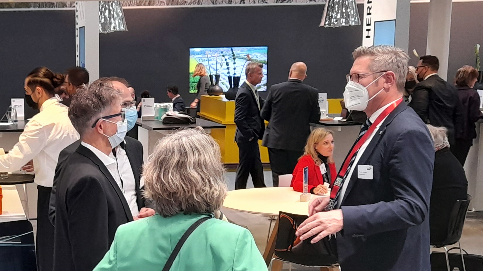 Bildbeschreibung angeben