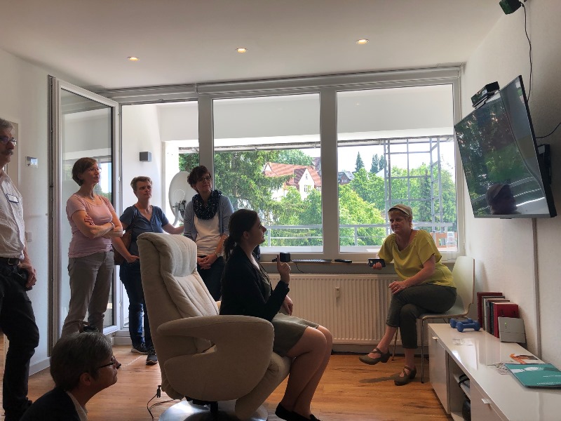 Gestensteuerung u.a. zur körperlichen Aktivierung im Sitzen