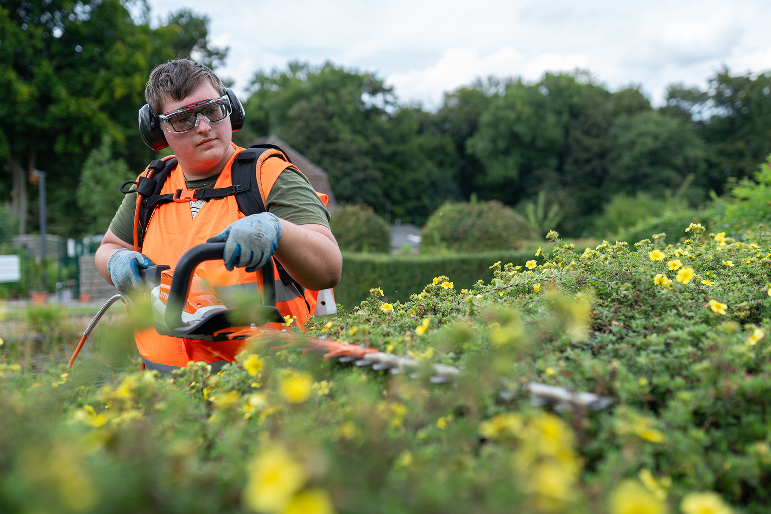 Den Kreis jeden Tag ein Stück grüner machen: Ausbildung zum/zur Gärtner*in im Garten- und Landschaftsbau im Lehrbetrieb in Datteln