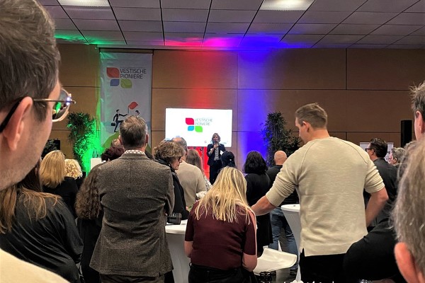 Bildbeschreibung angeben